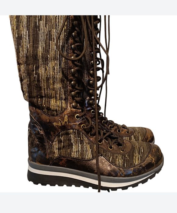 Дамски ботуши и боти