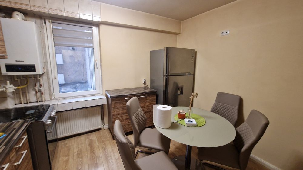Apartament 4 camere de inchiriat