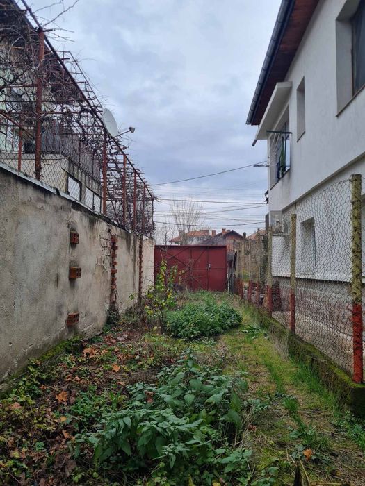 Продавам етаж от къща в Кюстендил Център