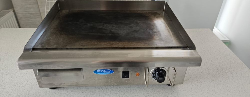 Grill electric Maxima cu suprafata neteda 55 cm