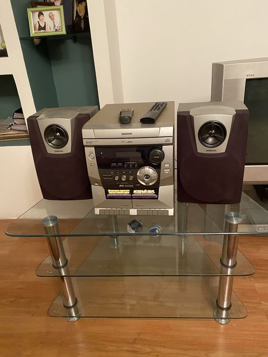 Музыкальный центр в рабочем состоянии