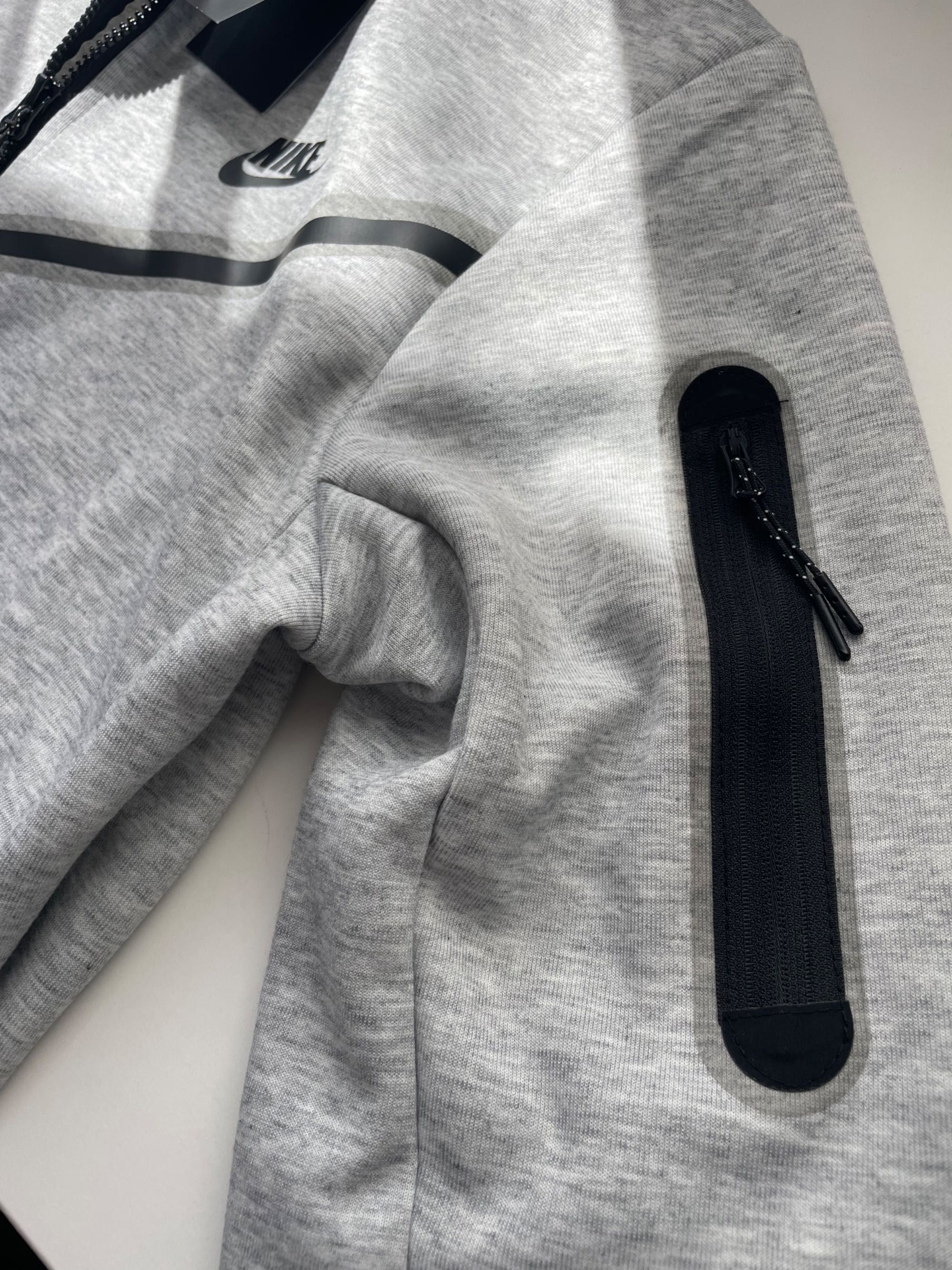 Чисто Нов Анцуг Nike Tech Fleece