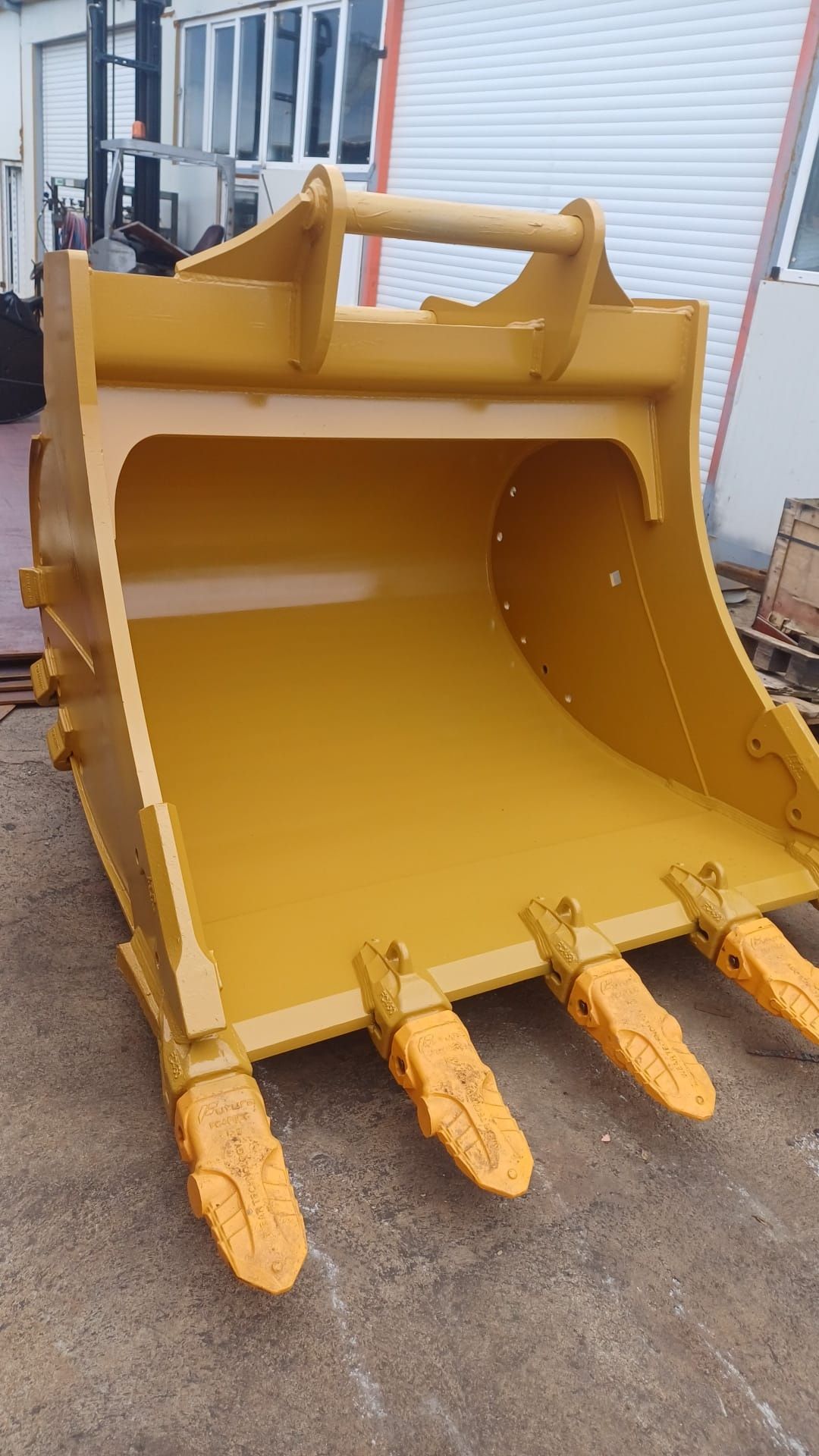 Cupa excavator de la 12 pana la 110 tone