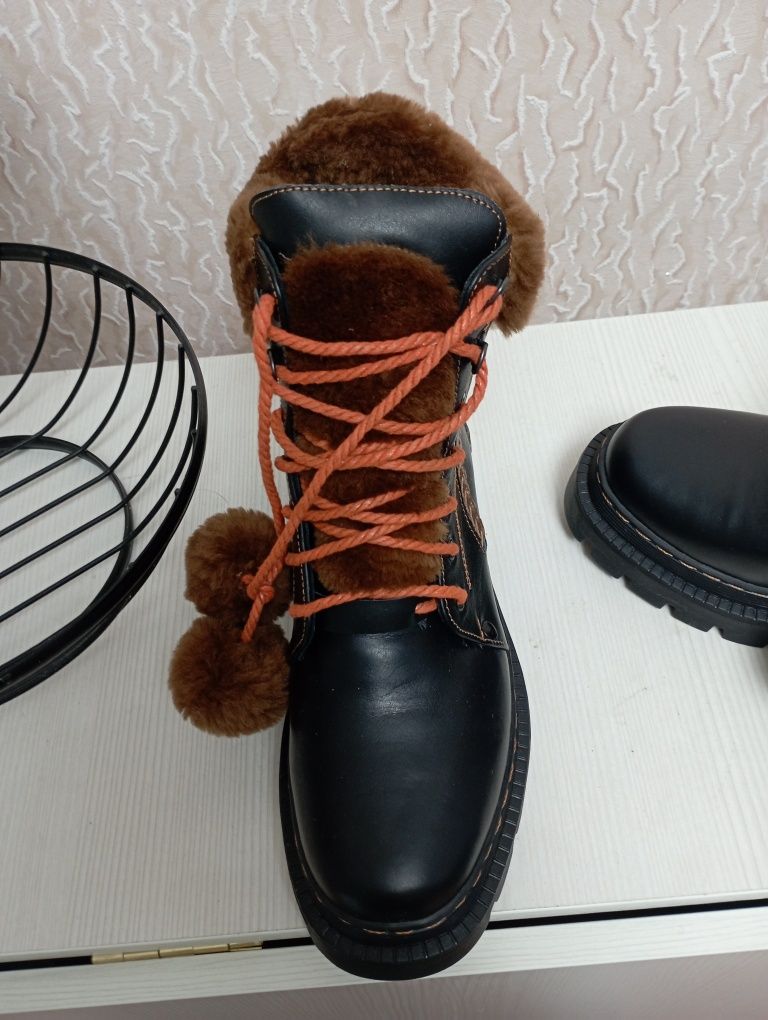 Продам женские ботинки ,сшиты на заказ.