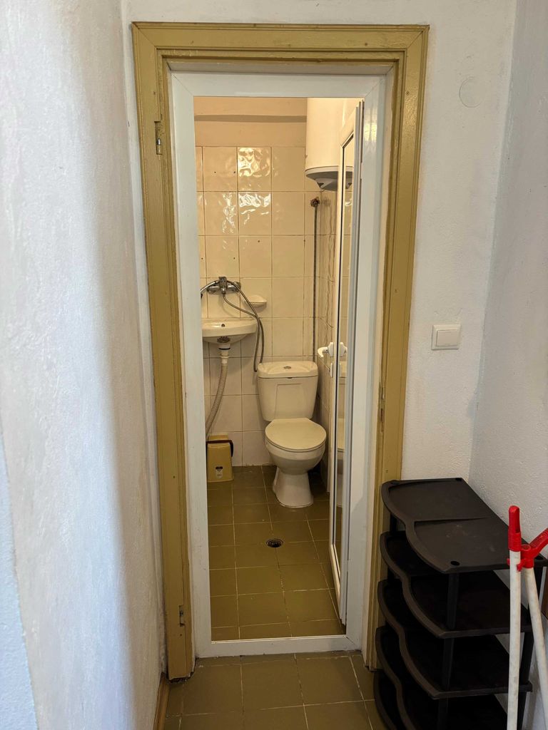 Дава се под наем Едностаен апартамент в Велико Търново, Бузлуджа - 18 кв.м за 153 € - Снимка #3