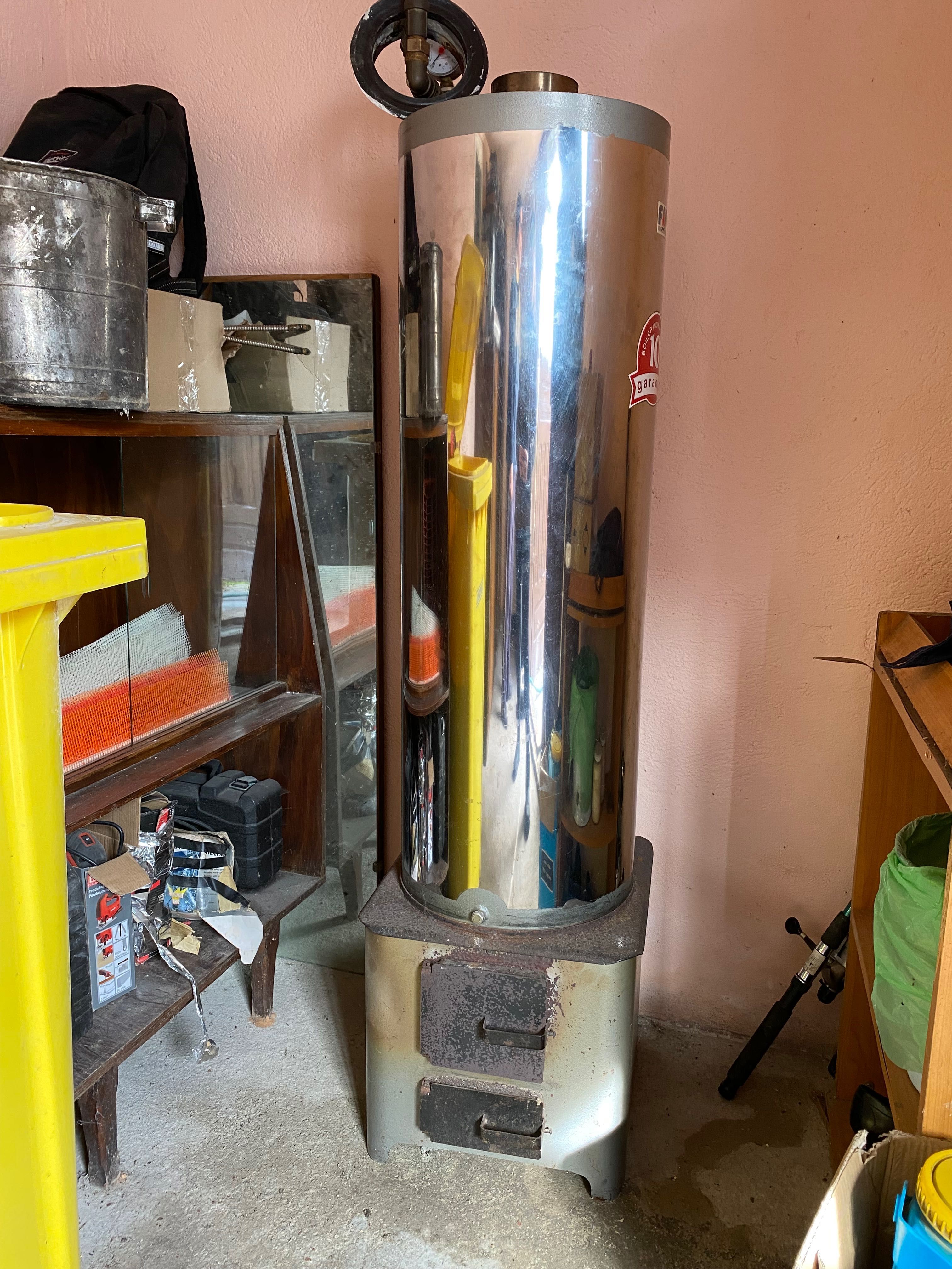 Vând boiler inox pe lemne