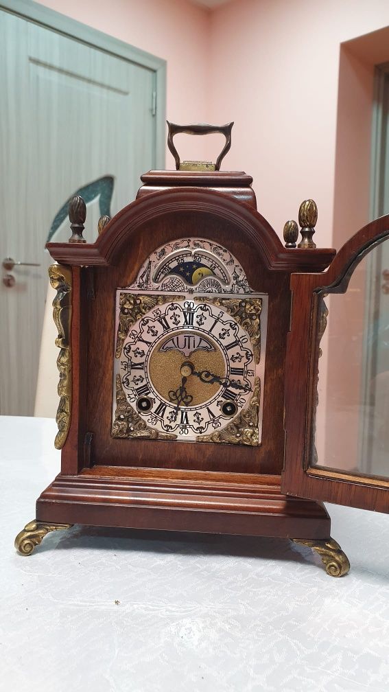 Ceas de masă clasic vintage vechi