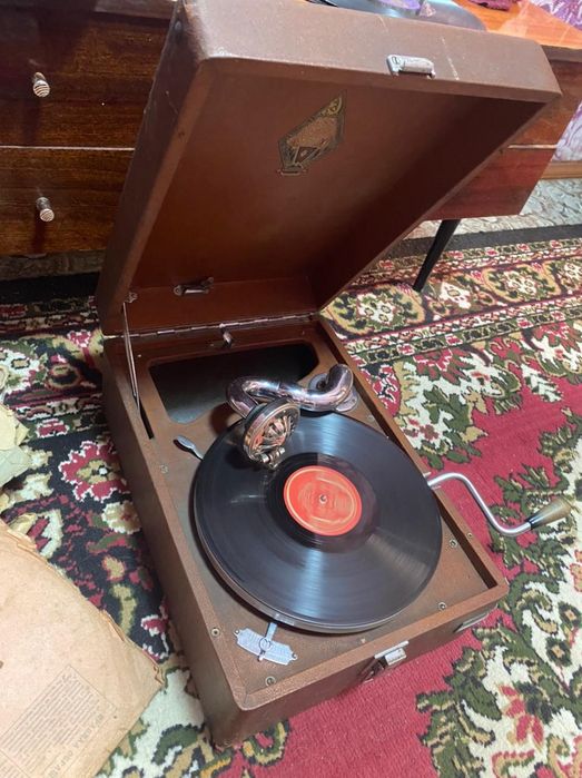 Продам патифон в отличном состоянии