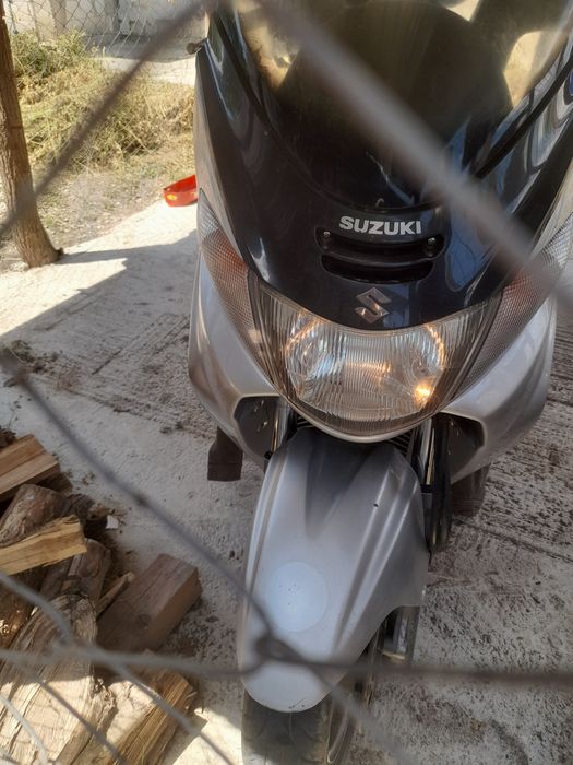 Se vinde maxiscuter Suzuki..