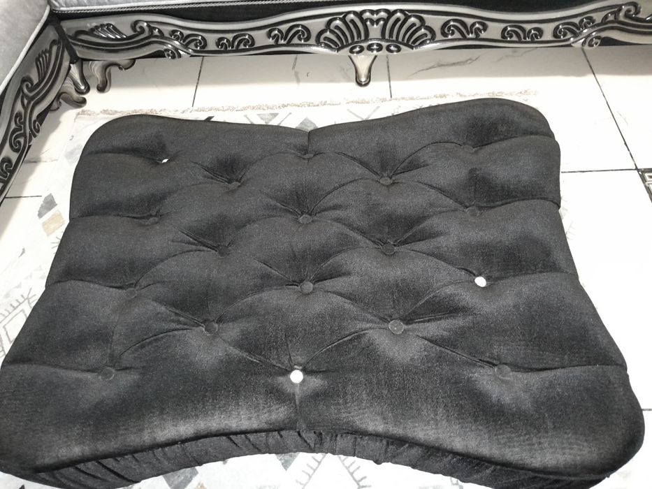Colțar matrimonial catifea în stare perfecta cu 6 perne
