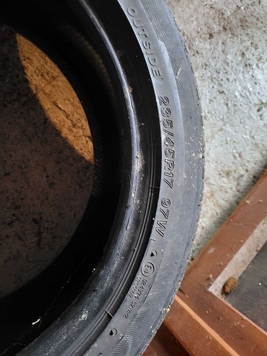 Гуми dunlop, lassa 235/45 R17 97W в добро състояние