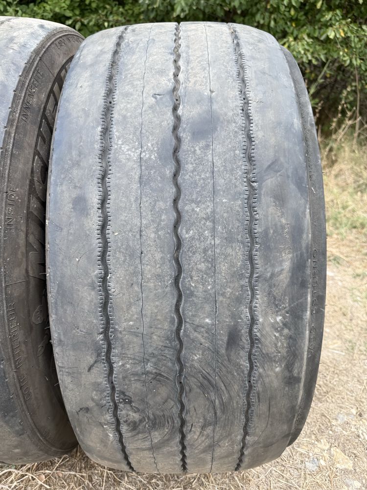 2 броя 385/55r22.5 Michelin dot 4123