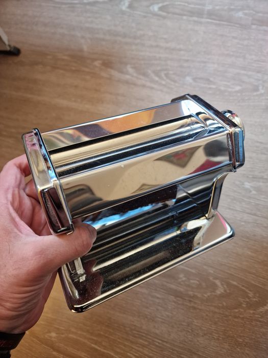 Mașină pentru paste