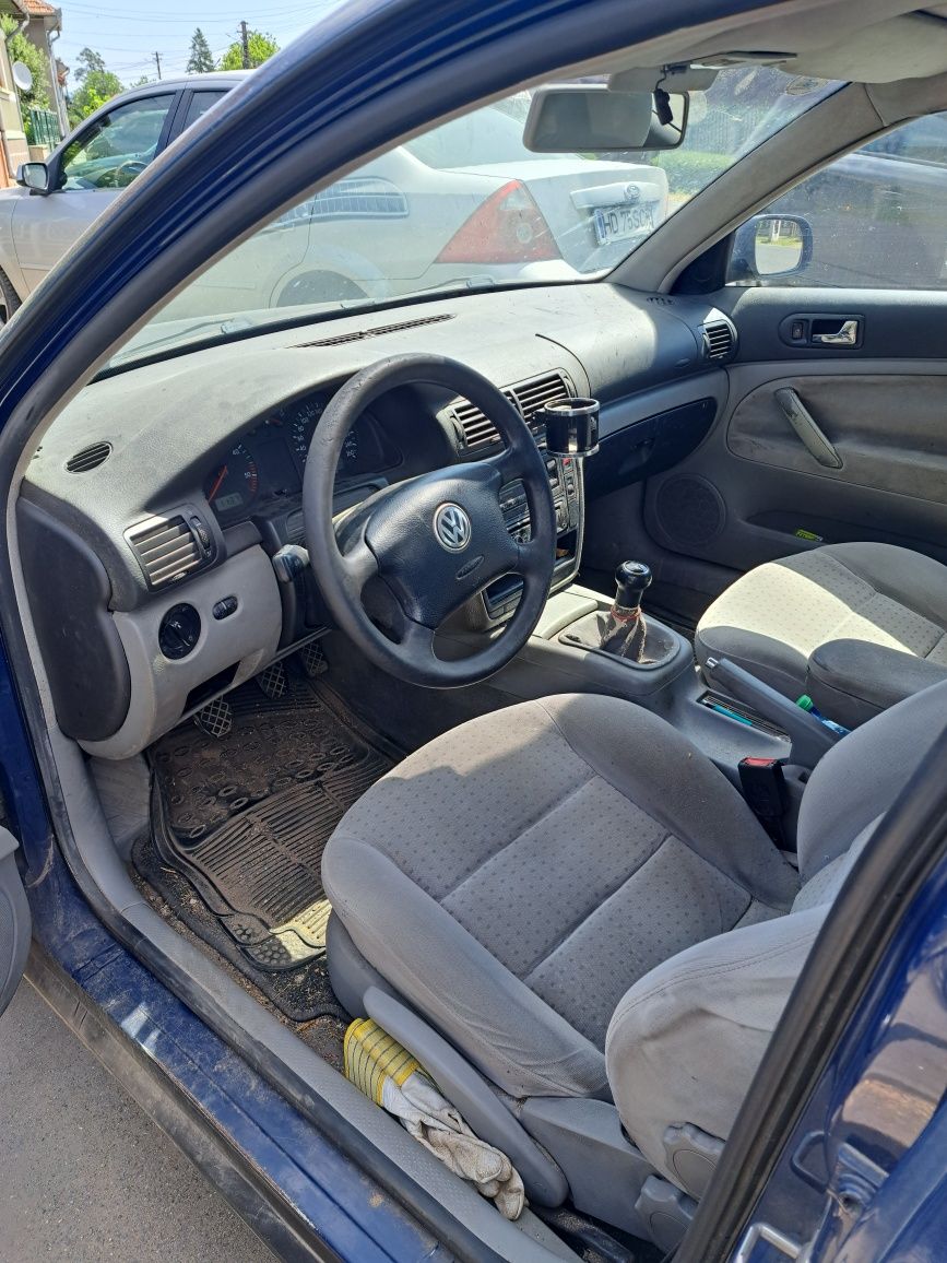 Vând Volkswagen Passat