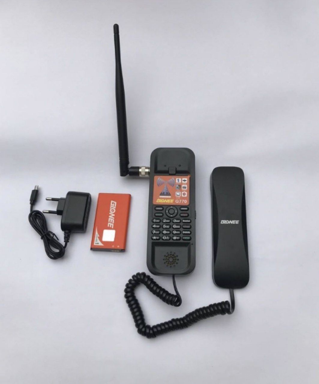 Yangi tugmali telefon Gionee G770 — kamerasiz, kuchli batareyali