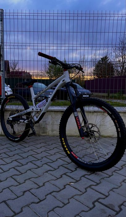Commencal Clash 2021 super enduro downhill full suspension