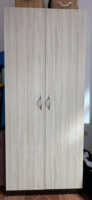 Гардероб продавам