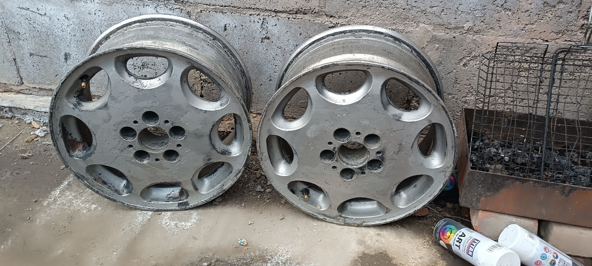 Продам 2 диска на Мерседес  без резины
