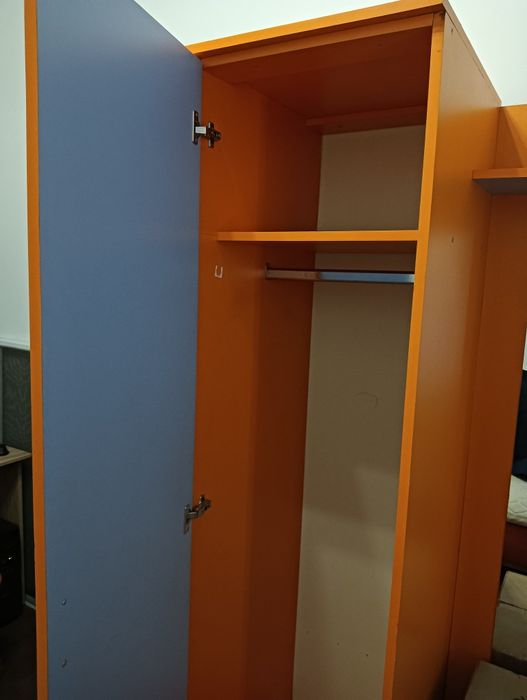 Mobila dormitor de vanzare + cadou spatiu depozitare (bonus).