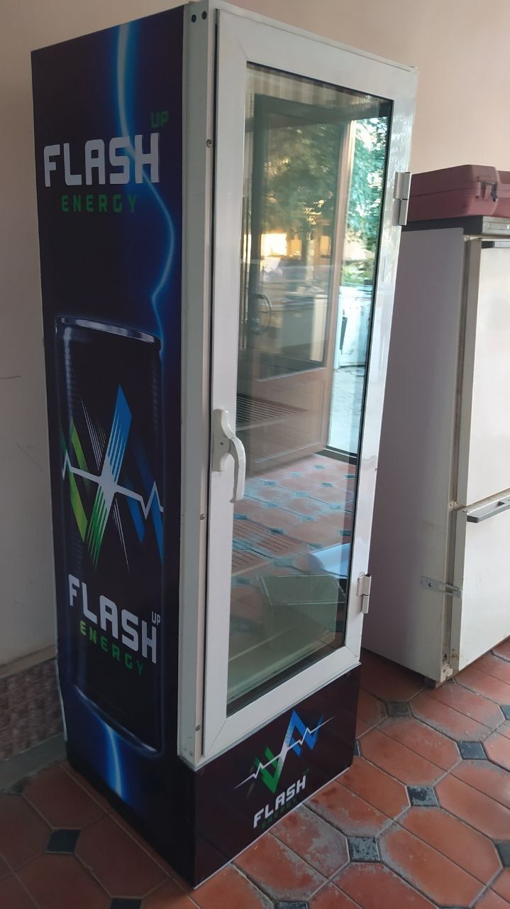 Vitrina xolodilnik sotiladi