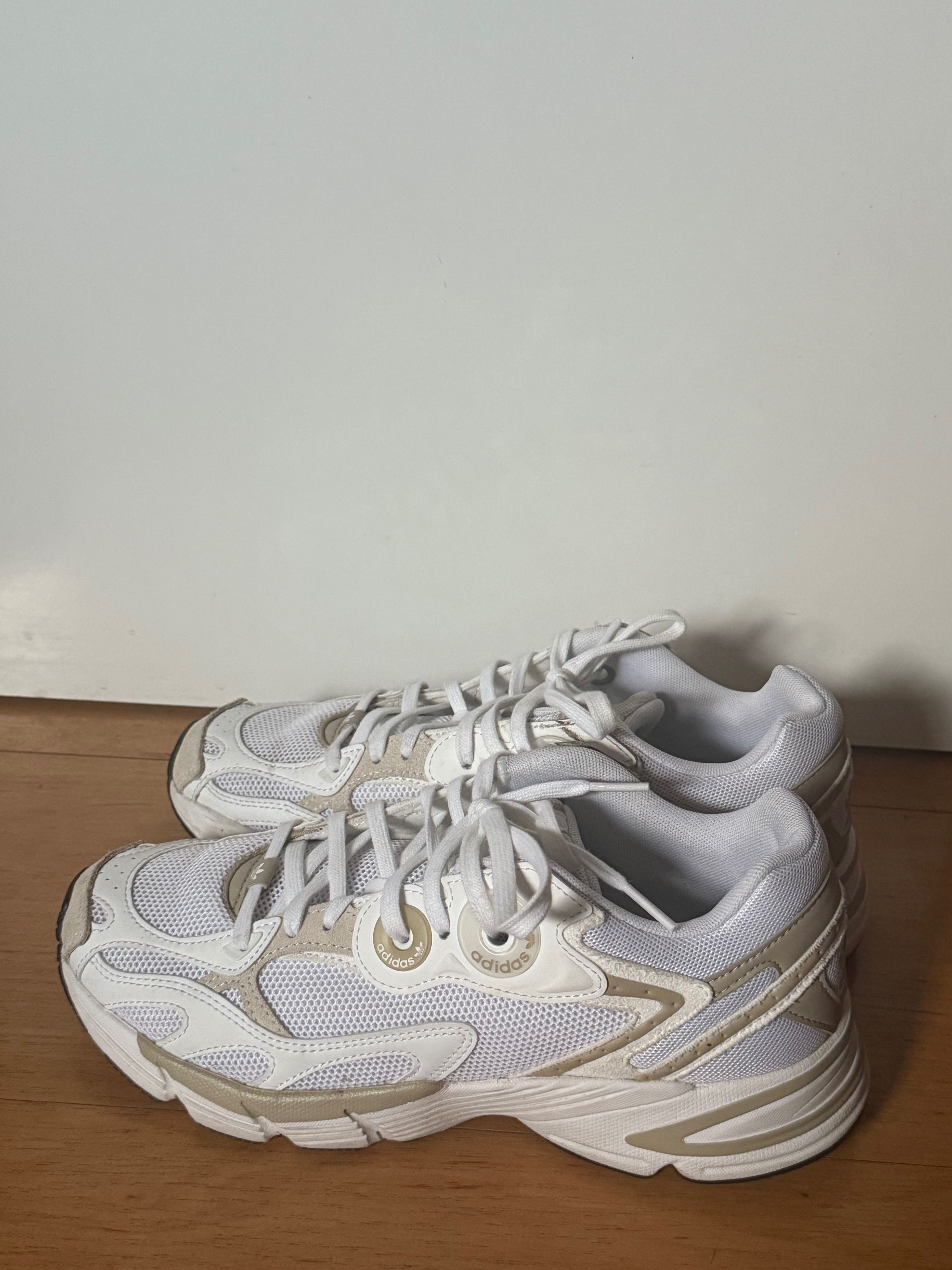 Обувки Adidas Astir