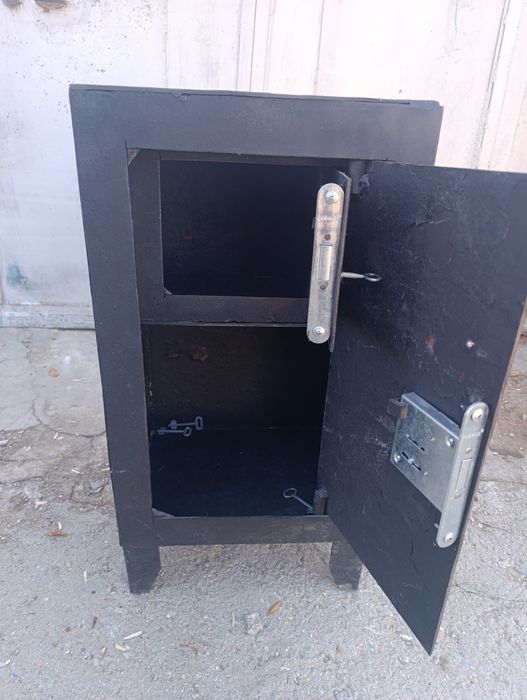 Продается сейф отличный