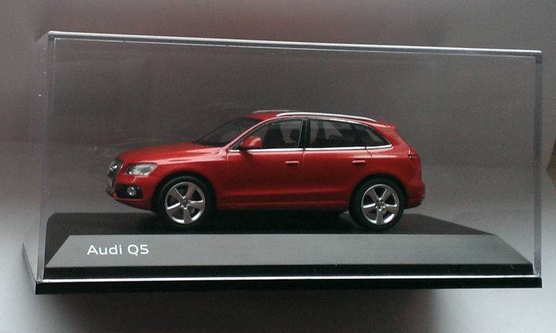 Macheta Audi Q5 Facelift (Typ 8R) 2013 - Schuco 1/43 noua