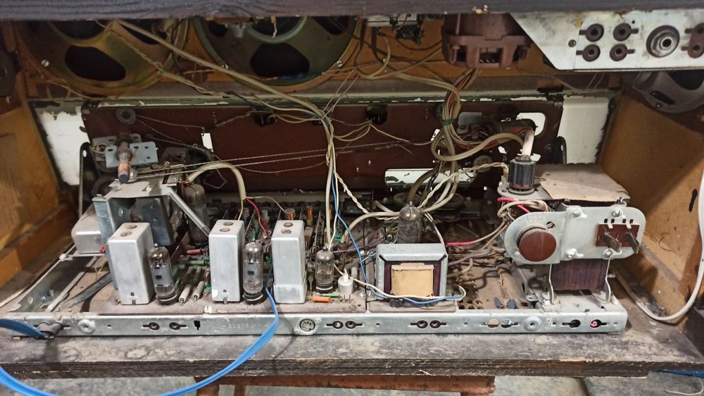 Продам радиолу ретро