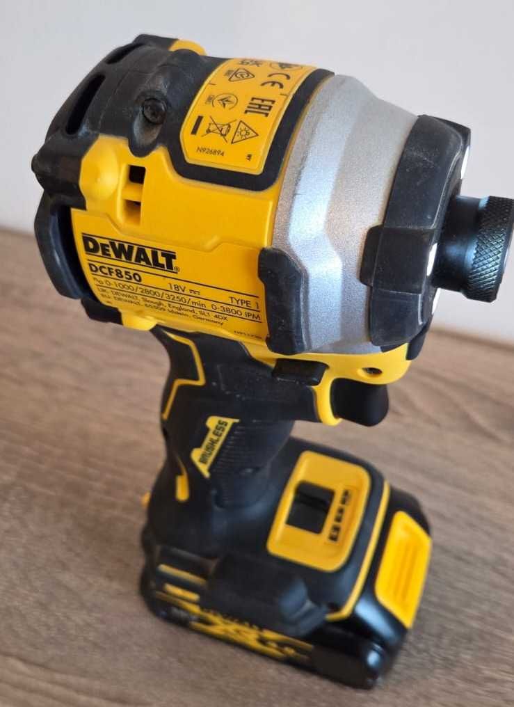 Винтоверт DeWALT DCF850NT/18V , Безчетков с Куфар, Батерия,Зарядно