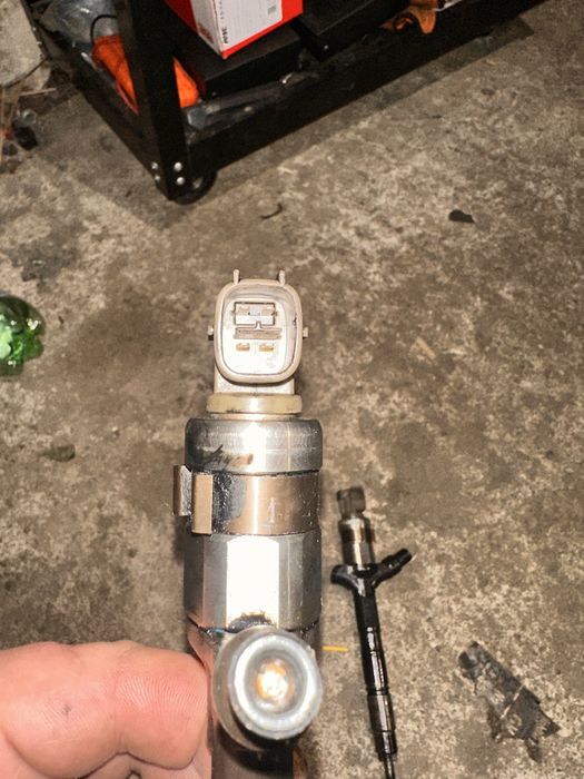 Дюзи toyota avensis 2.0D4d 4pin