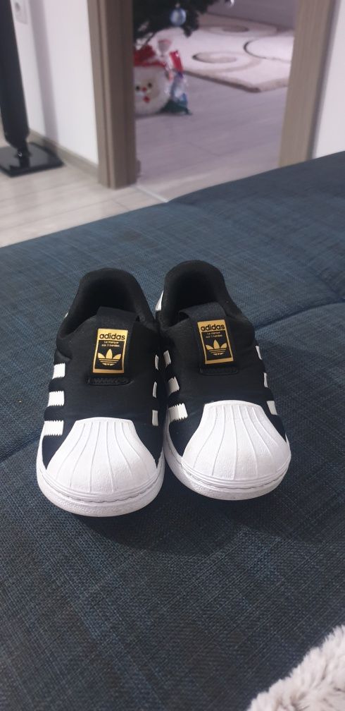 Adidasi adidas copii superstar marimea 25