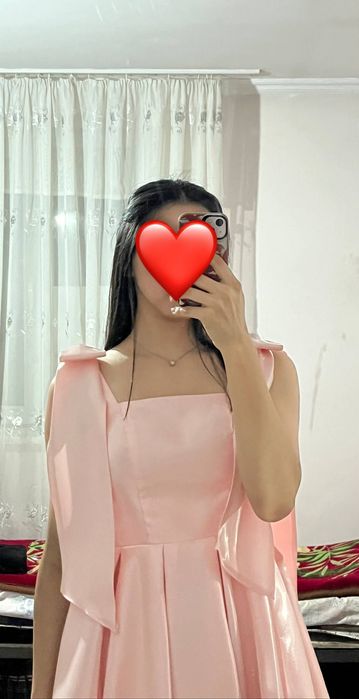 Вечернее розовое платье