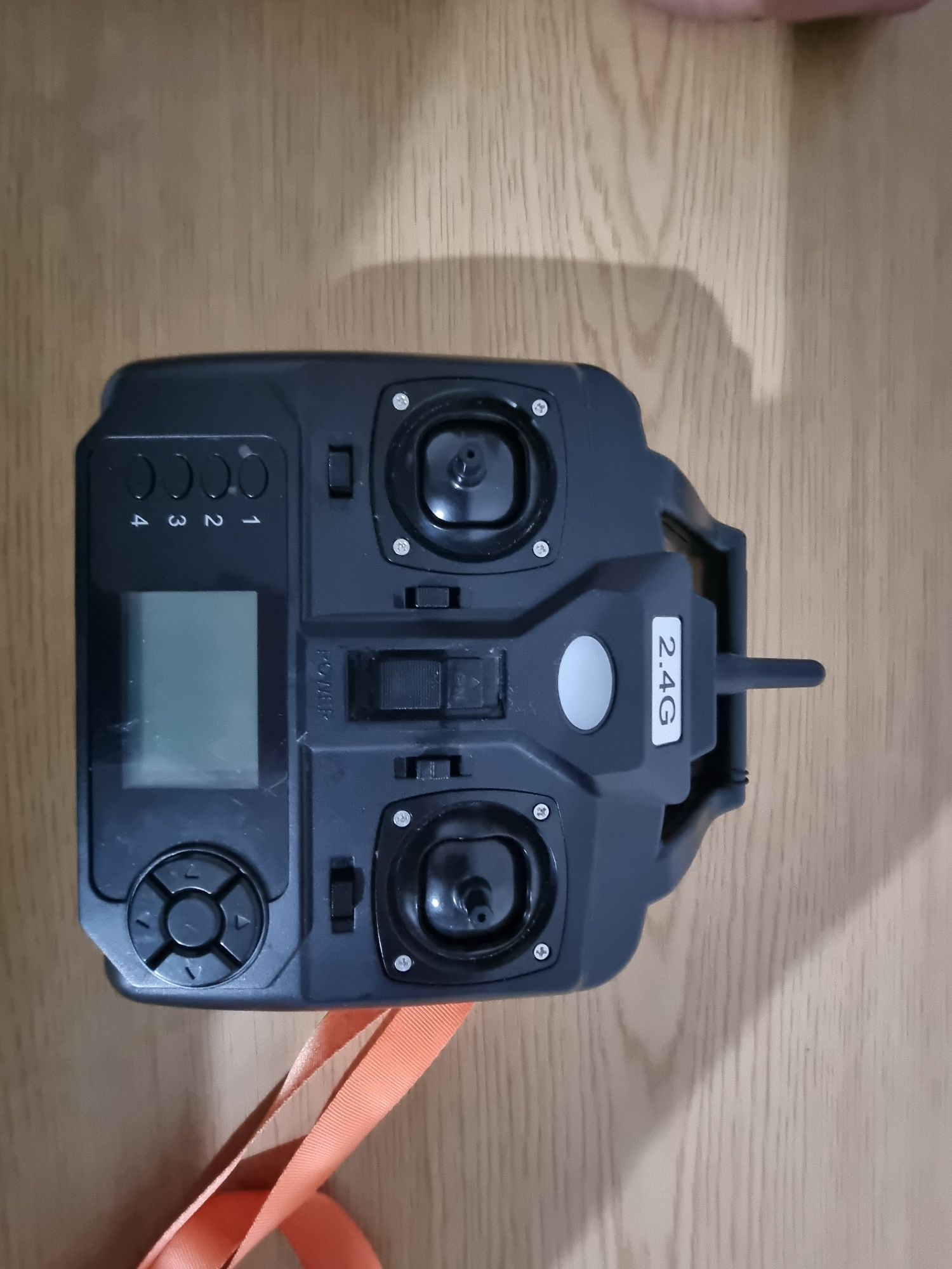 Лодка за захранка D18 със GPS 16точки