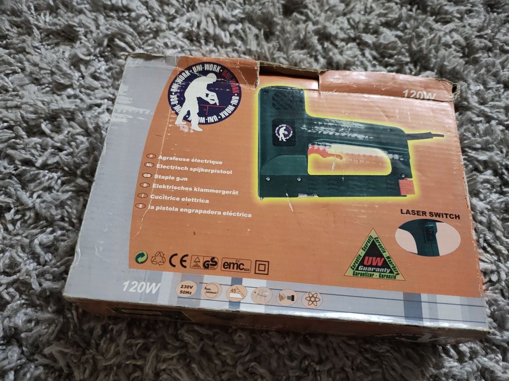 Unelte electrice, fierestrău, rindea, șlefuitor capsator și pistol de