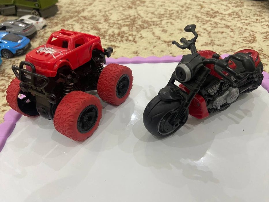 Игрушки б/у и новые.модельки, трансформеры