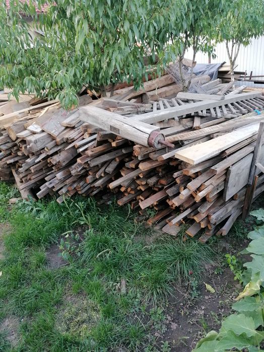 se vinde lemn de foc din demolari