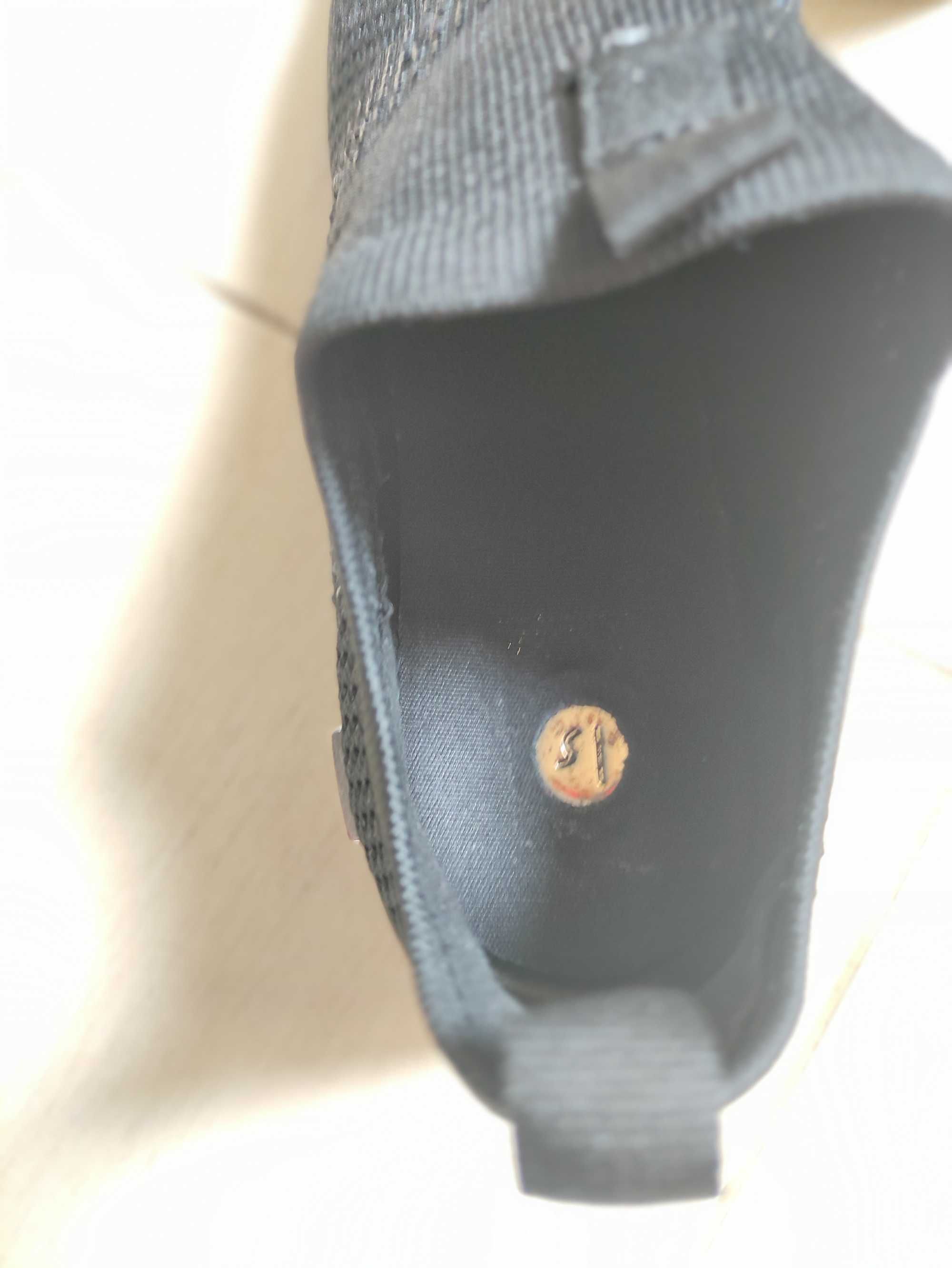 дамски черни спортни обувки с камъчета марка Lastrada
