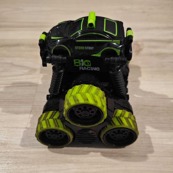 STUNT CAR играчка кола с дистанционно управление