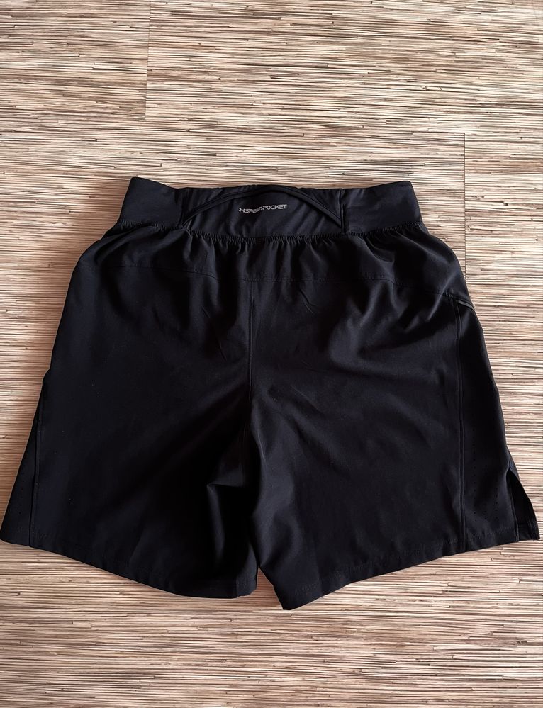 Спортни къси гащи Under Armour