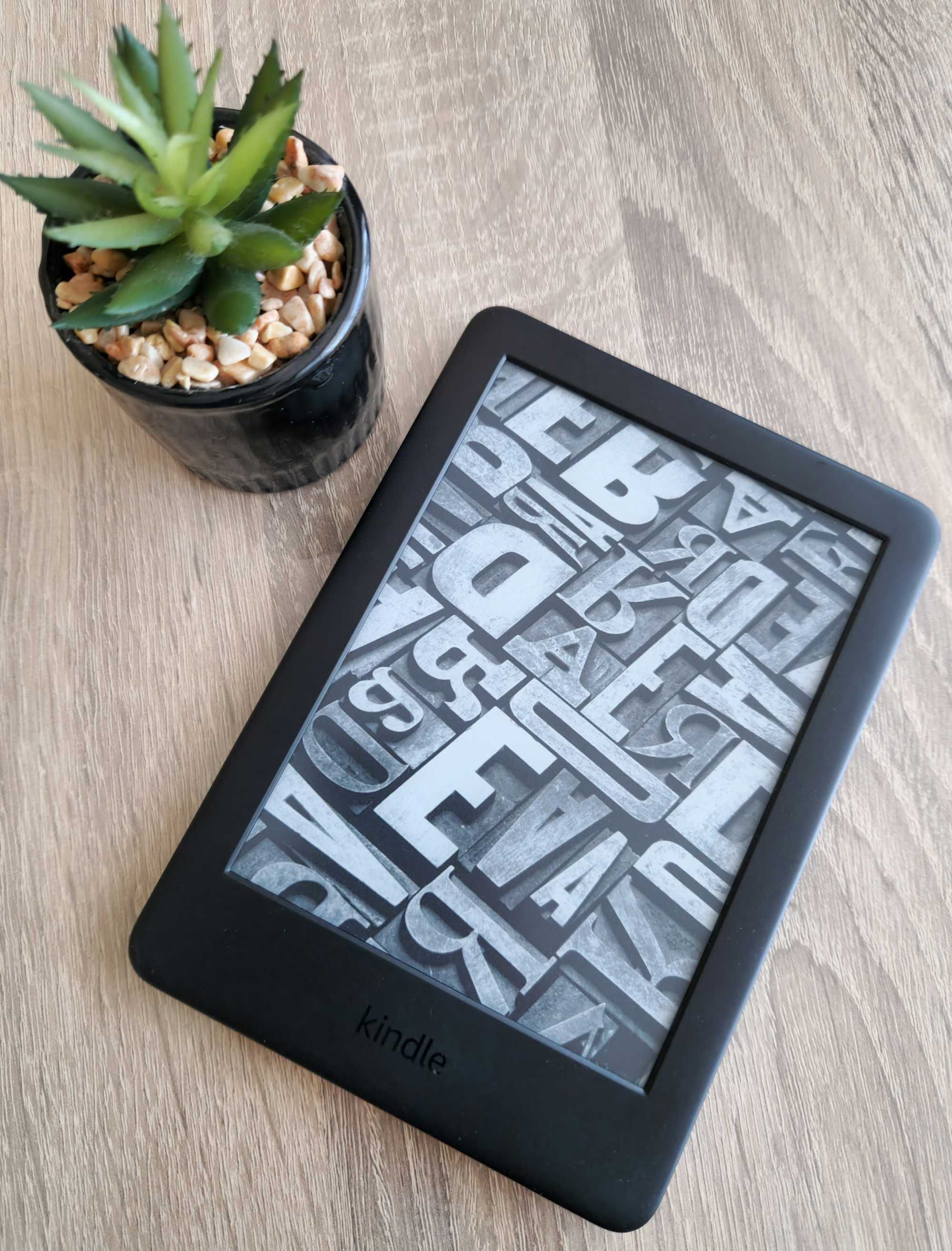 БЕЗПЛАТНА ДОСТАВКА Kindle Amazon 10th generation четец с подсветка