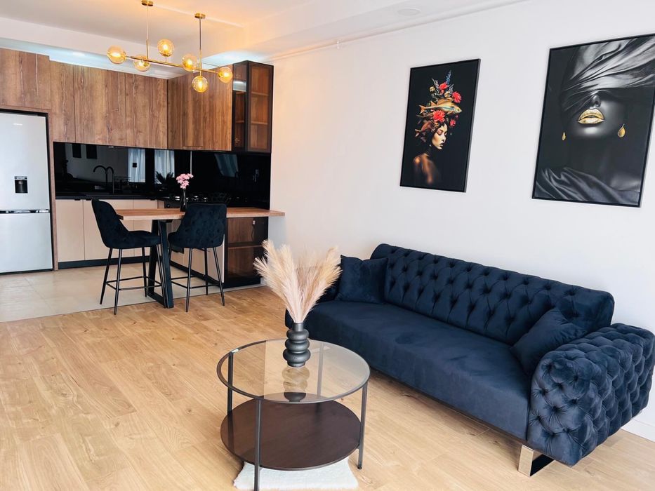 Inchiriez apartament 2 camere Cosmopolis.