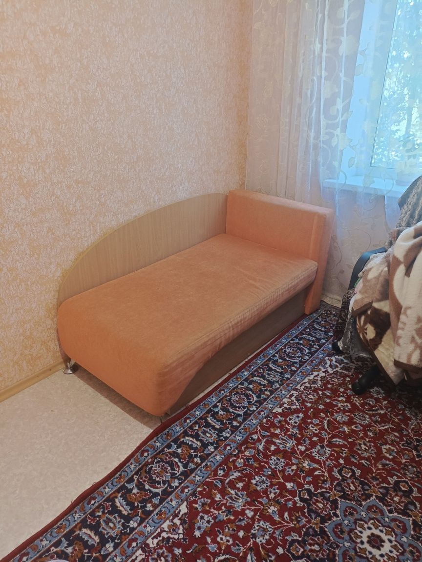 Продам софу раздвижную. Внутри есть место для хранения вещей