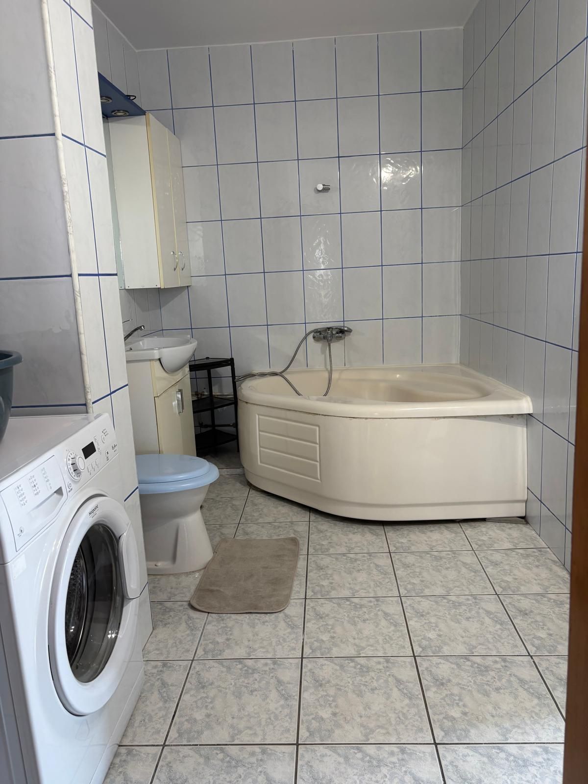 Vând apartament zona UTA