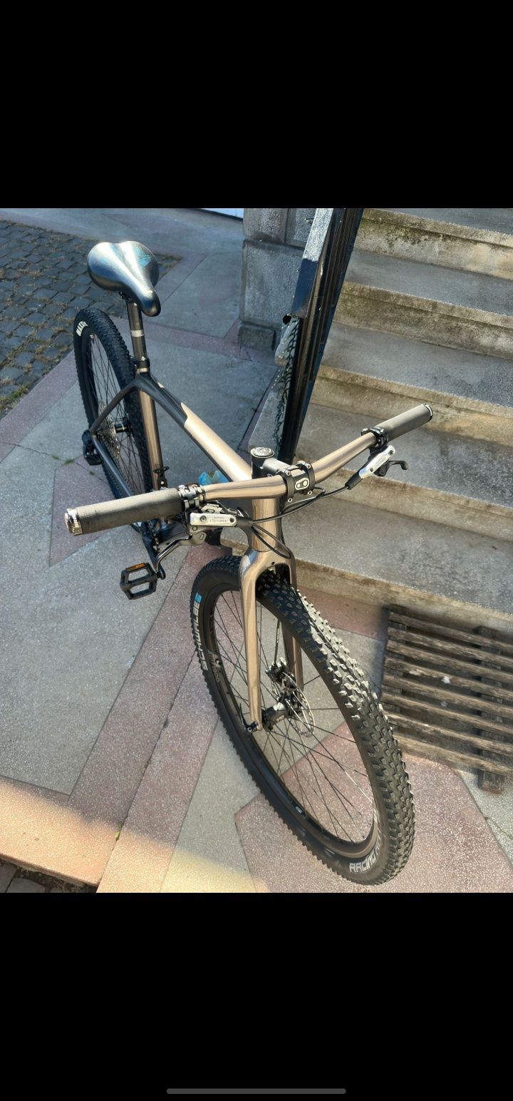 Vând bicicleta Cube gravel full carbon shimano grx mărimea L roti 29