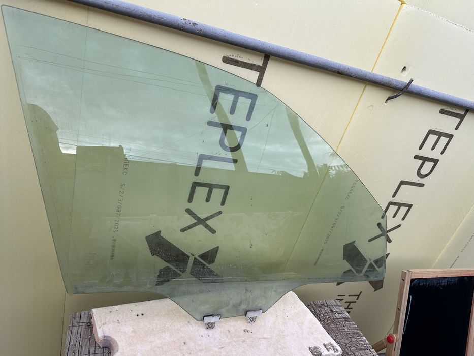 Стекло Стеклоподьемник Subaru Forester.