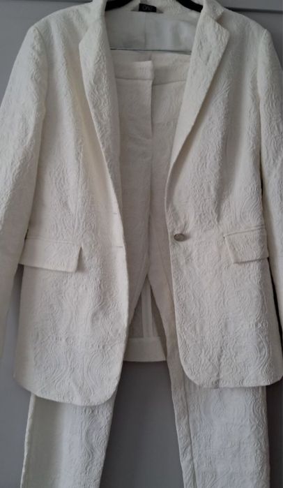 Vand costum/compleu/ set superb din brocart