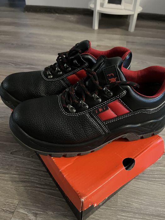Pantofi de lucru,marimea 41