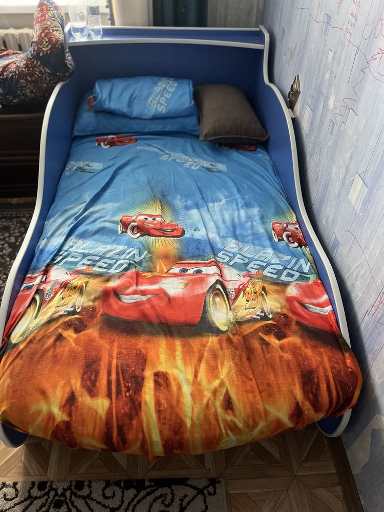 Продам детский кровать машинка