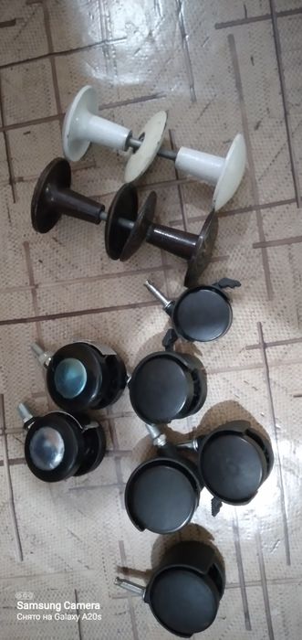 Продам колёсики и ручки дверные