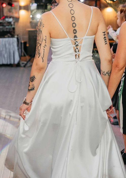 Сватбена рокля - американ сатен, семпла, елегантен дизайн